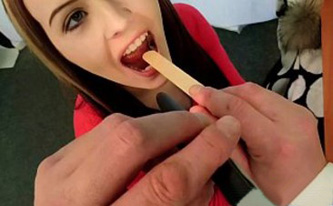 Doctor tiene sexo con su paciente