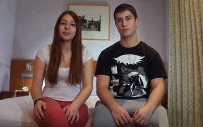 Parejita española muy joven se luce follando mientras les graban