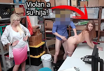 Skylar Snow violada mientras su madre está al lado viéndolo