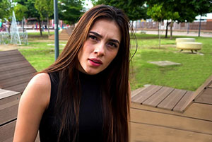 Colombiana caliente acepta follar con un desconocido de la calle